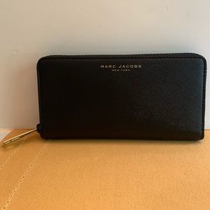 NWT Marc Jacobs black wallet